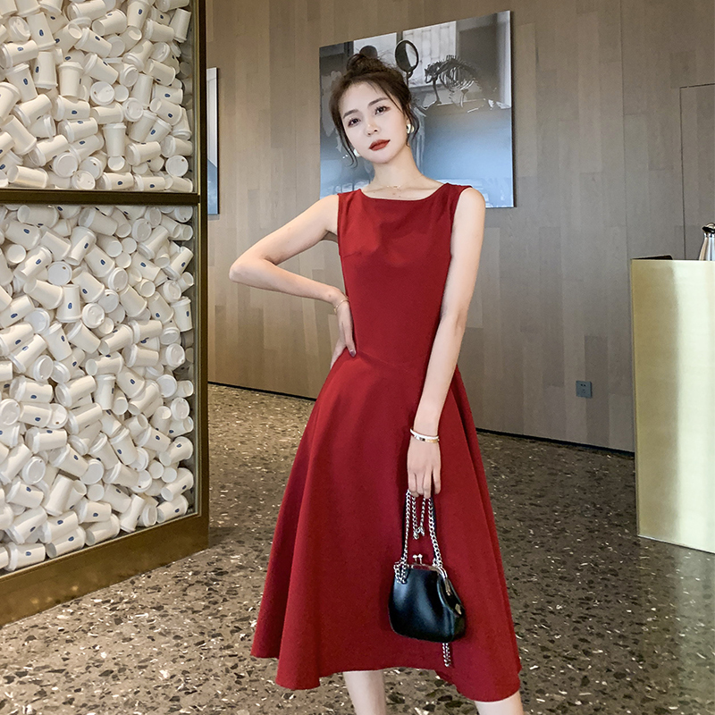 French Hepburn Style Red Dress for Women 2026 Summer New High-End Elegant Sleeveless Sexy Waist-Cinching Mid-Length Dress
