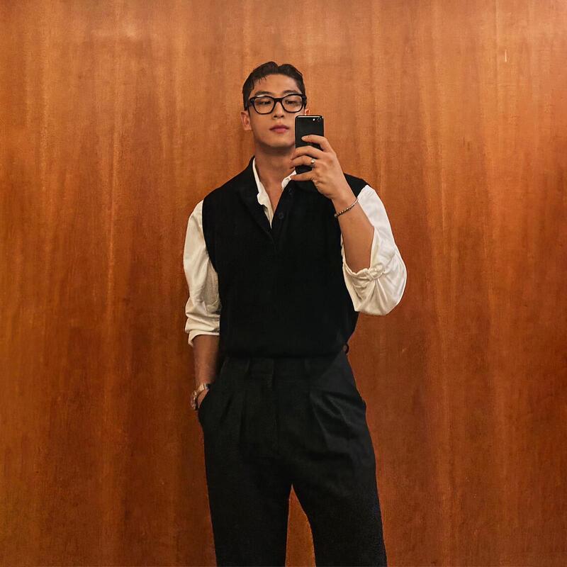 Men's Black Sweater Vest, Spring and Autumn Vintage Style, Light Mature Style Knitwear, Light Luxury Business Casual Knitted Vest Men's Black Sweater Vest, Spring and Autumn Vintage Style, Light Mature Style Knitwear, Light Luxury Business Casual Knitted Vest