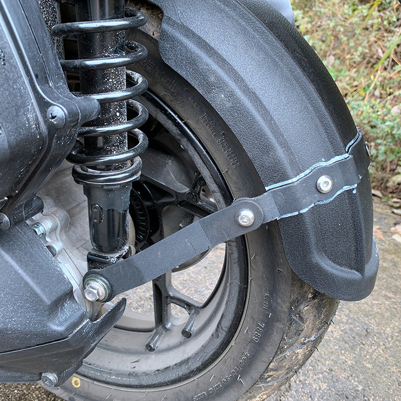 Application of Mountain Leaf XMAX300 locomotive modification to increase the rear fender mud tile muddy water in the rear fender