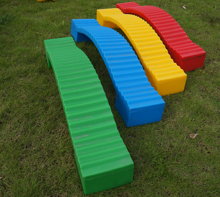 Children's plastic single-plank bridge Balance beam sensory integration training equipment full set of kindergarten thickened plastic single-plank bridge