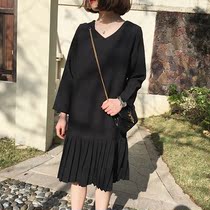 Add fat and increase the spring new Korean version of the fat sister loose and thin pleated skirt female V-neck long-sleeved bottom lining 200 catties