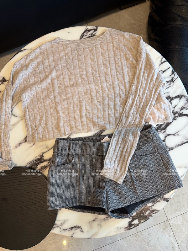 Chiyoshi Wool Blend Herringbone Shorts for Women, Autumn and Winter, Retro Versatile Slimming Wide-Leg Shorts Chiyoshi Wool Blend Herringbone Shorts for Women, Autumn and Winter, Retro Versatile Slimming Wide-Leg Shorts