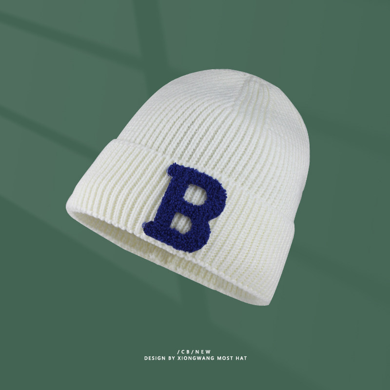 South Korea's new quarterback large letter with a small hair line warm autumn and winter warm protective ear knitted hat tide men's cold hat