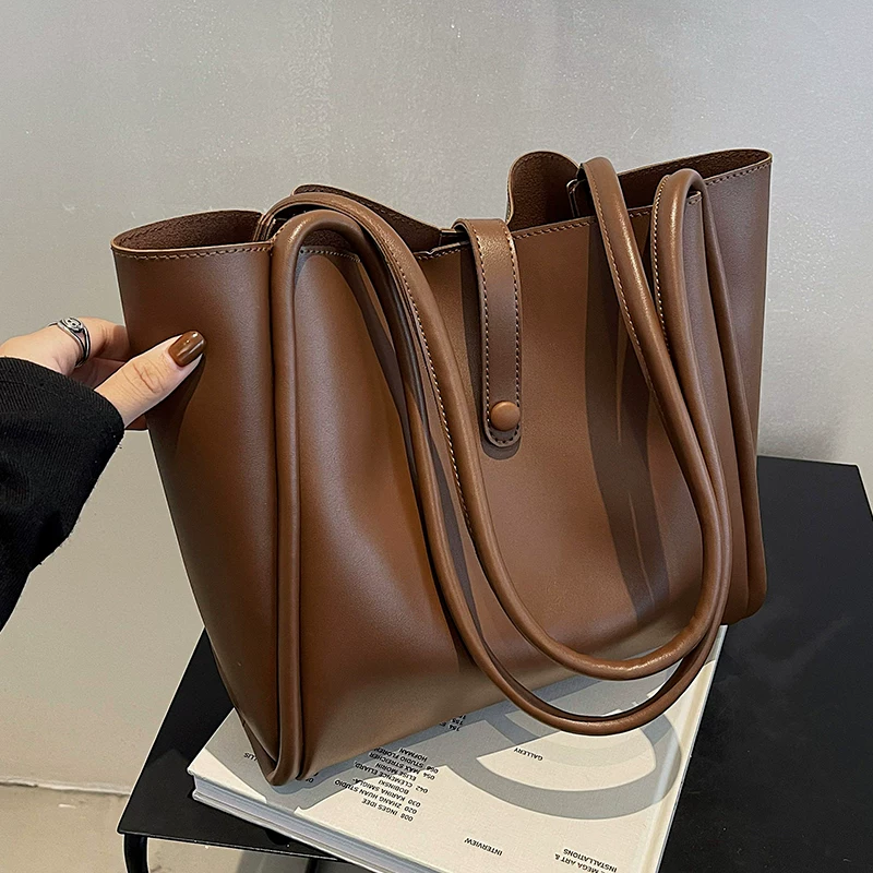 Capacious one-shoulder bag, high-quality style
