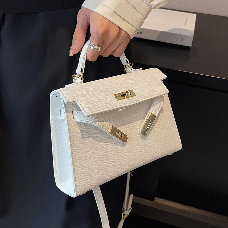 High-End Textured Small Handbag for Women, 2026 Summer Korean Style Popular Platinum Kelly Bag, Niche Design Shoulder Bag