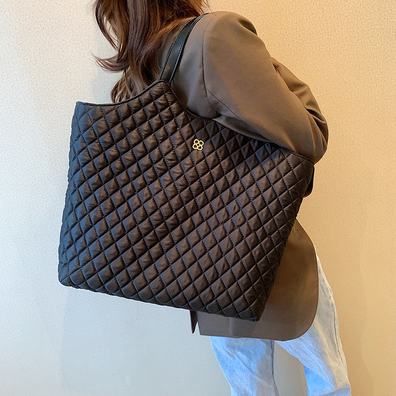 Сумка 大容量手提包包女2026新款潮高级感牛津布菱格托特包时尚秋冬大包 2060.bag