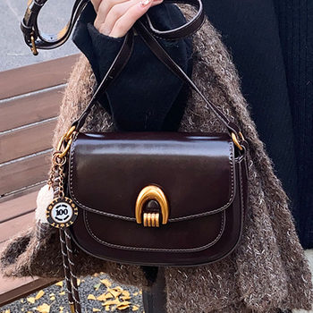 2060 retro fashion casual saddle bag