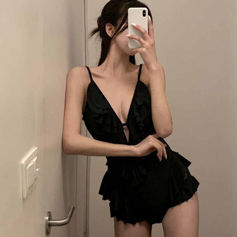 Black Deep V-Neck Ruffled One-Piece Swimsuit for Women, Slimming and Tummy-Concealing, Sexy Backless, Suitable for Hot Springs and Resorts, with an Instagram-Worthy High-End Feel