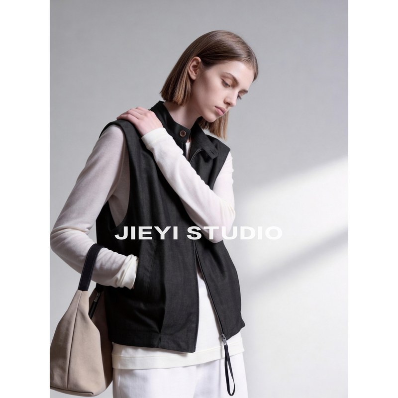 Jieyi Stand-Up Collar Vest with Gauze-Like Lining and Diagonal Pocket Design, Luxurious and High-End Solid Color Sleeveless Jacket Jieyi Stand-Up Collar Vest with Gauze-Like Lining and Diagonal Pocket Design, Luxurious and High-End Solid Color Sleeveless Jacket