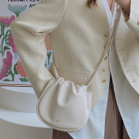two hundred and twenty-six new women's bag spin and semmer age