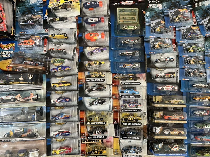 【11.22 Nascar 3】Hot Wheels Nascar School Bus Scene Airplane Saab Van