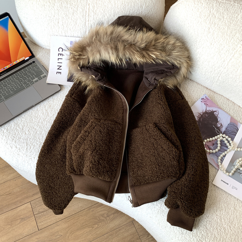 European Genuine Raccoon Fur Collar Hooded Faux Shearling Thick Short Coat for Women 2025 Winter Petite Fur Integrated