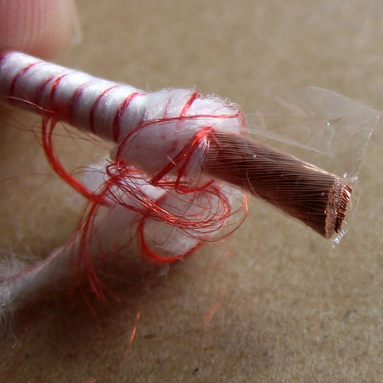 0.1X1500李兹线揭秘：多股涤纶丝（加膜红白丝）丝包线纱包线的奥秘