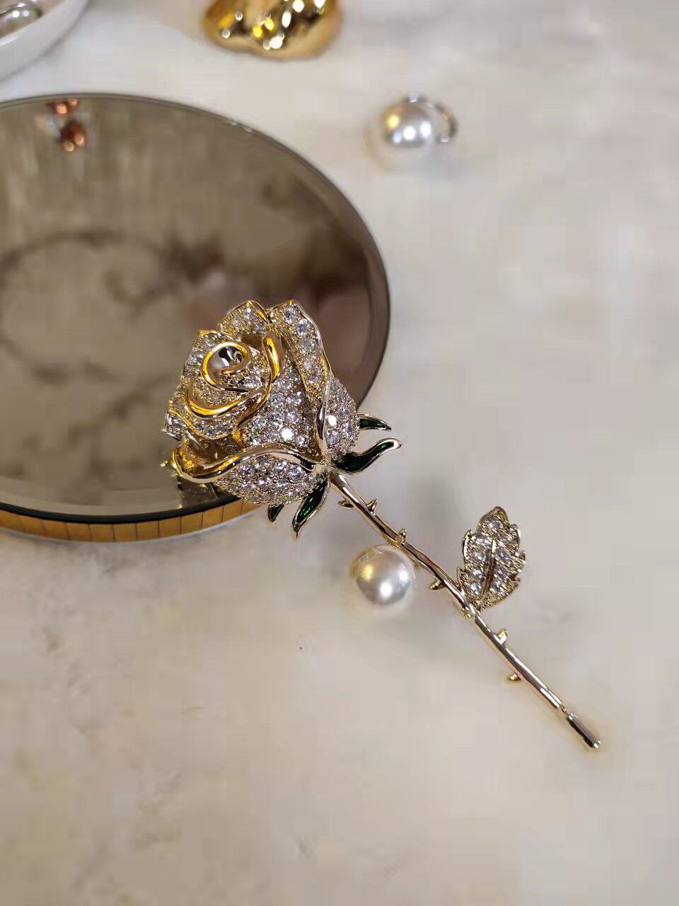 2022 New fashion elegant jewelry craft high - fixed chest needle