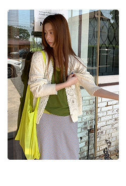 HelloooEat вязаная кофта с V-образным вырезом и длинными рукавами, весенняя коллекция 2025, корейский стиль, деловая модель с вертикальными полосами