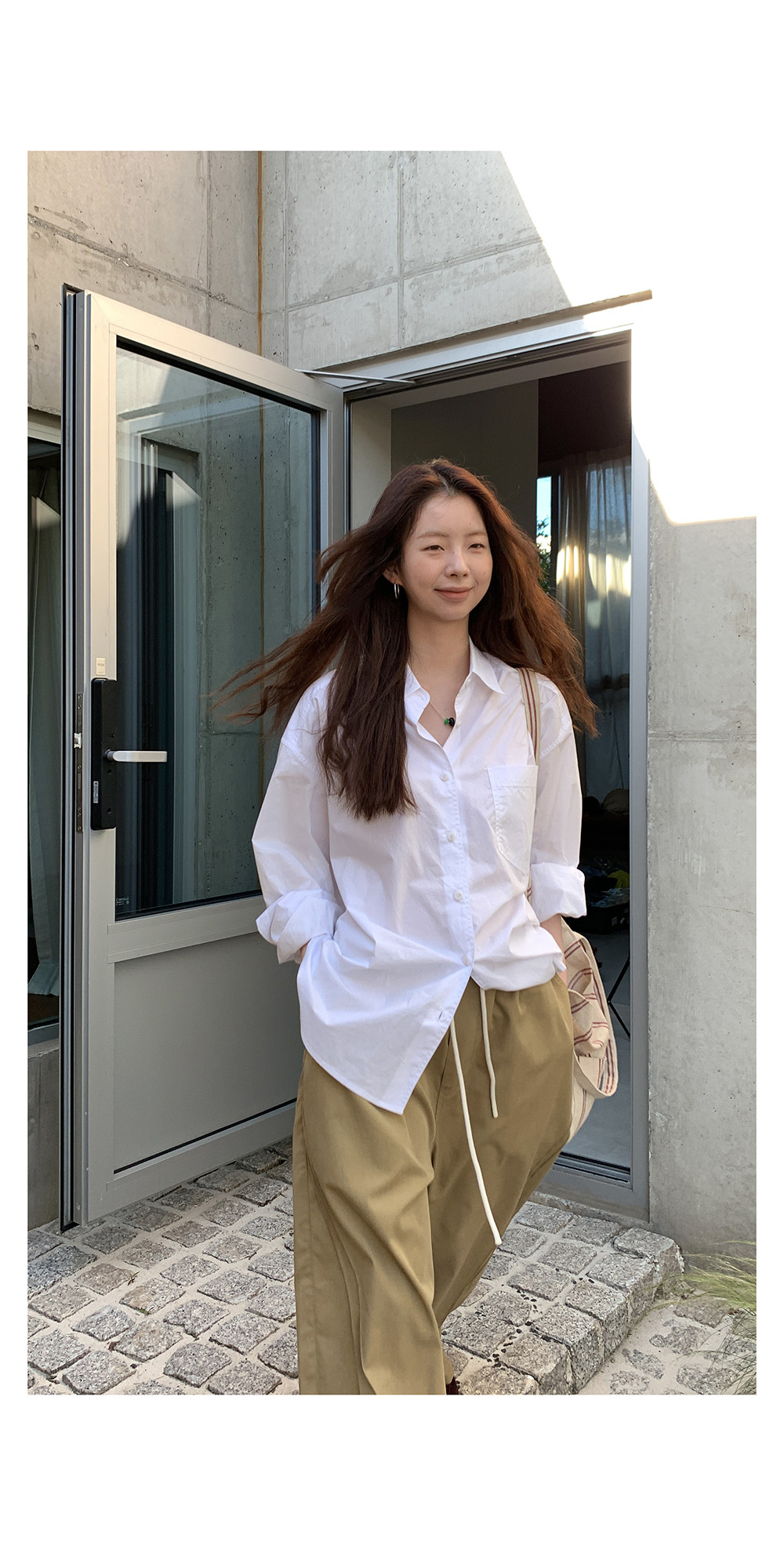 HelloooEat хлопковая белая рубашка / лиоцелловые брюки карго / футболка с принтом