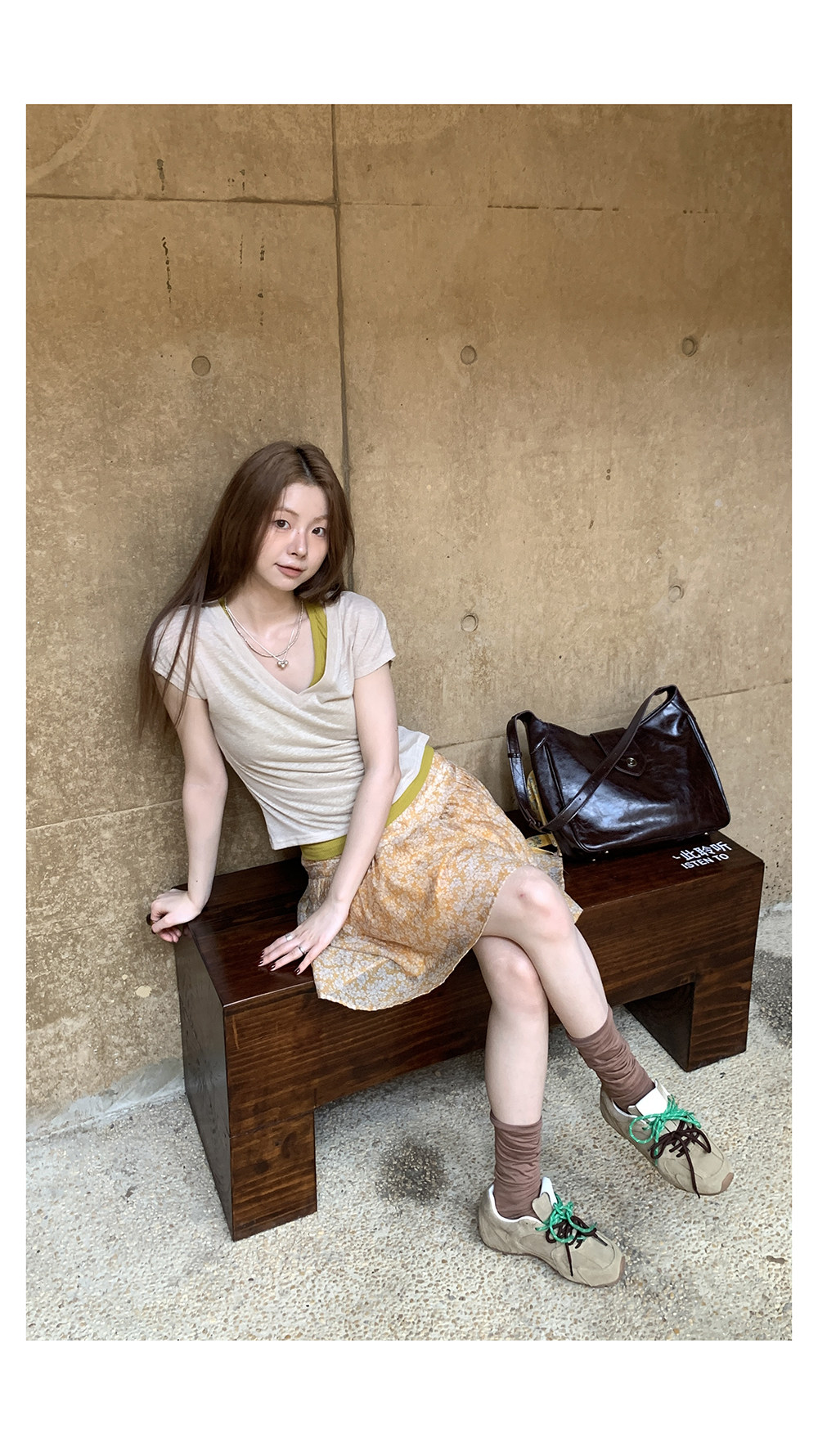 Hellooo Eat эластичная приталенная футболка с V-образным вырезом из полиэстера и льна