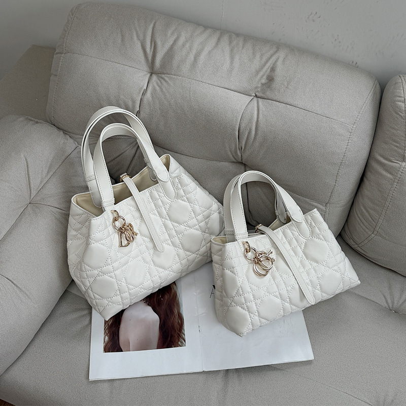 Princess Diana Bag for Women 2026 New High-End Genuine Leather Horizontal Version Tote Bag with Diamond Pattern, Large Capacity Bucket Handbag Princess Diana Bag for Women 2026 New High-End Genuine Leather Horizontal Version Tote Bag with Diamond Pattern, Large Capacity Bucket Handbag
