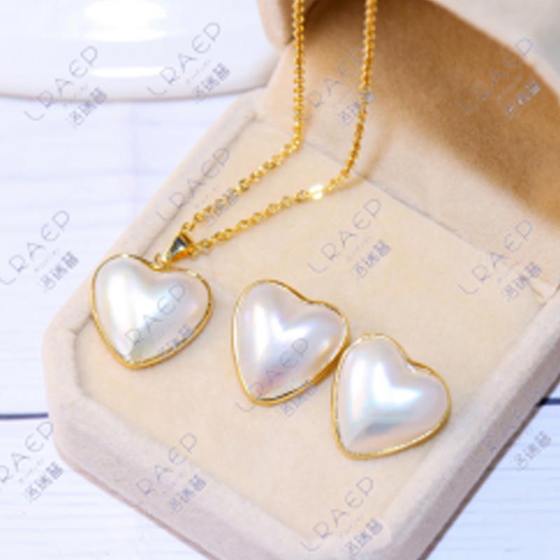 Luorip live broadcast specializes in natural pearl pendants, freshwater necklaces, seawater Tahiti South Sea gold beads, Australian white neck accessories