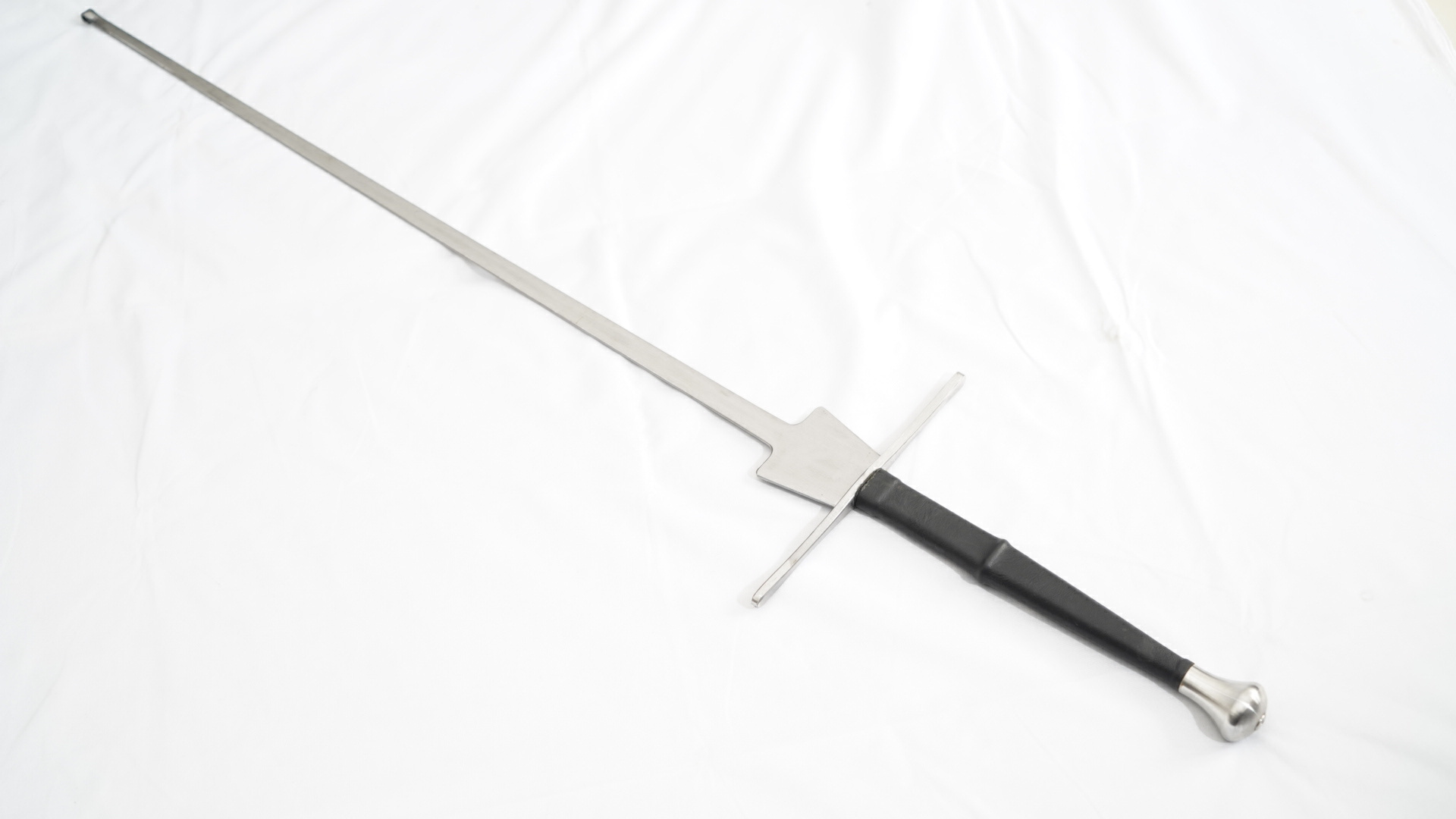 Laugh dance song (a type of long sword Feder) Long sword HEMA Bing steel sword steel square shield New hand must be selected-Taobao