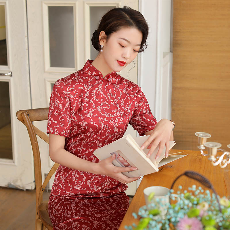 Long retro cheongsam, light style, 2020 years, floral print, mid-length Long retro cheongsam, light style, 2020 years, floral print, mid-length