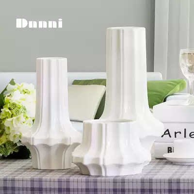 Dnnni soft clothes European style country retro white ceramic vase model room living room dry flower flower simple ornaments