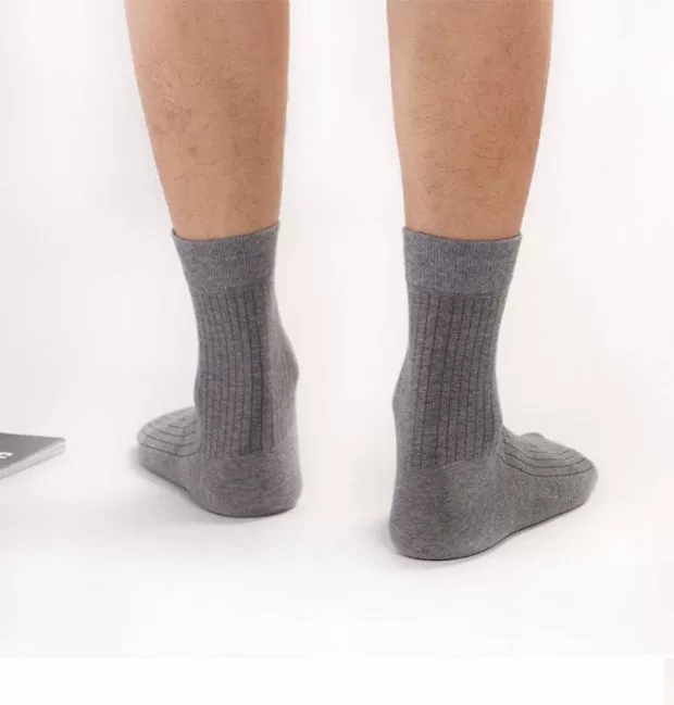 Hàn Quốc nhập khẩu vớ nam bốn mùa vớ cotton Mùa thu và mùa đông vớ ống đơn giản màu đen đơn màu kinh doanh vớ nam