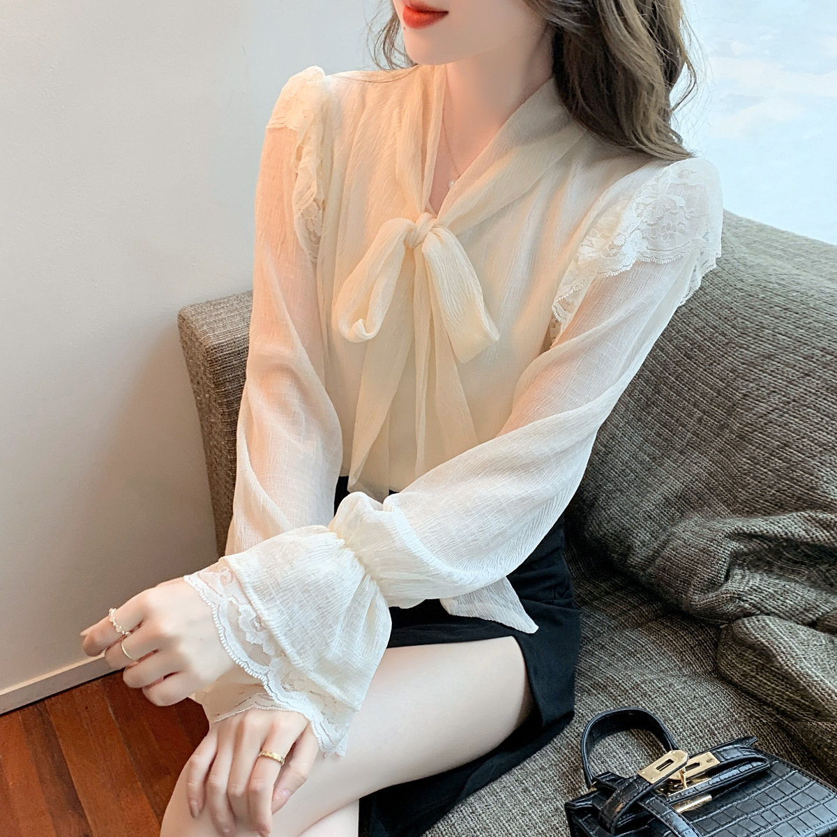 冬季加绒蕾丝打底小衫女装秋冬2026年新款蝴蝶结上衣时尚洋气衬衫