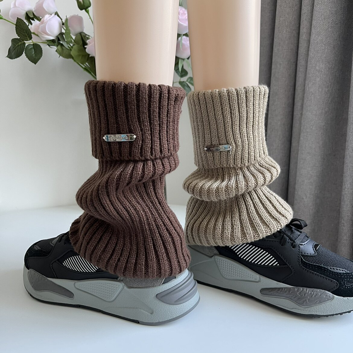 Turn Side Metal Mark American Retro Coffee Brown Socks Jacket Woman Autumn Winter Thickened Warm Display Slim Knit Leg Set Tide-Taobao