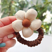 Бежевый, в цветочек