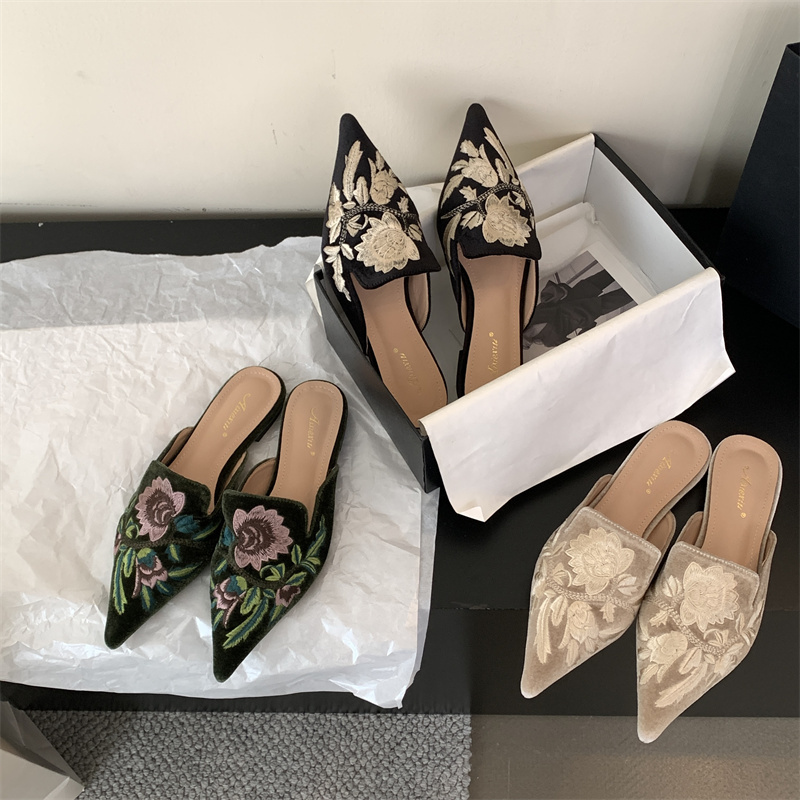 New Chinese-Style Embroidered Half-Slipper Women's Shoes 2026 New Embroidered Floral Retro Half-Slipper Fashionable Pointed-Toe Flat Sandals for Women