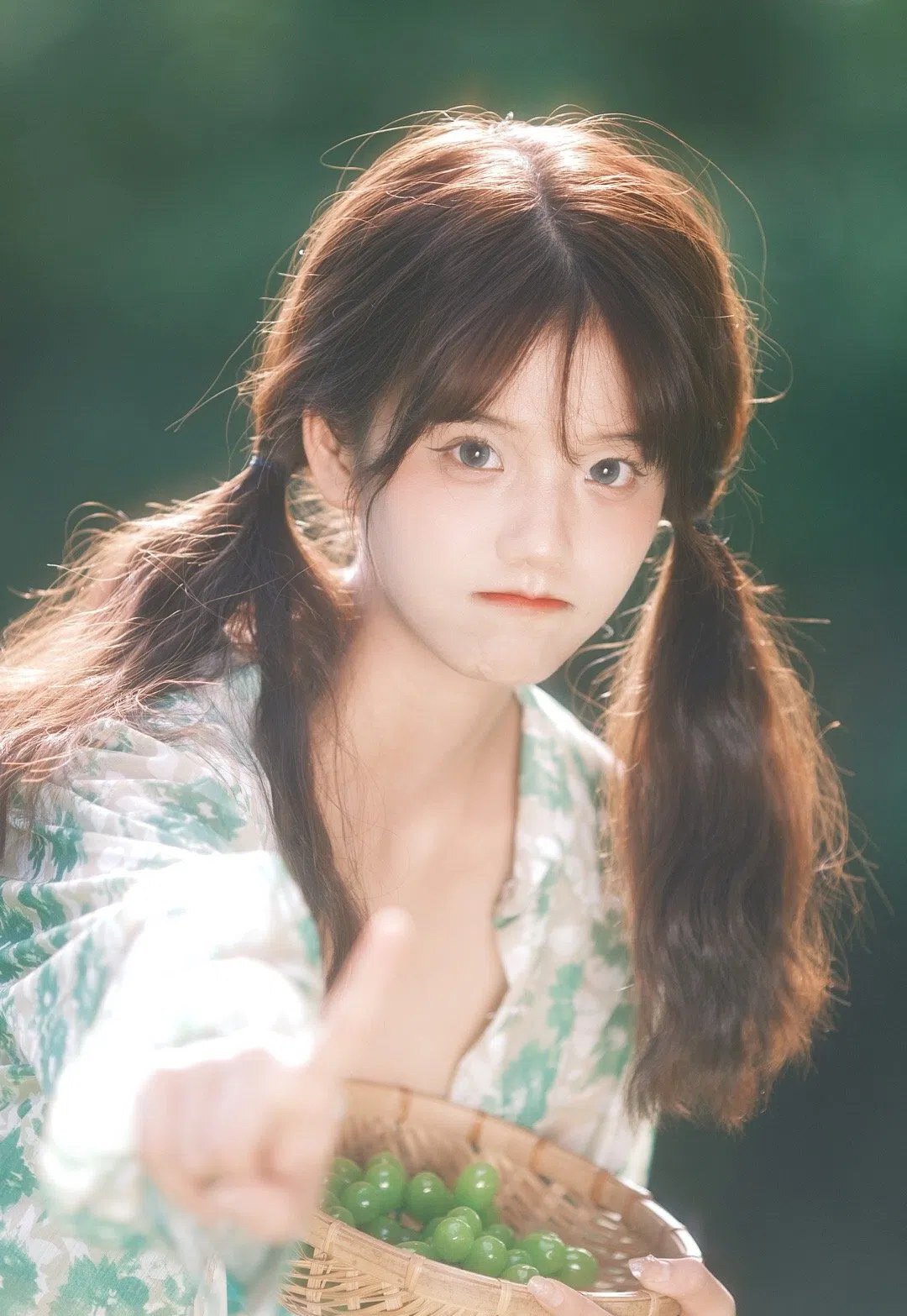 清新草地写真：迷人的可爱风