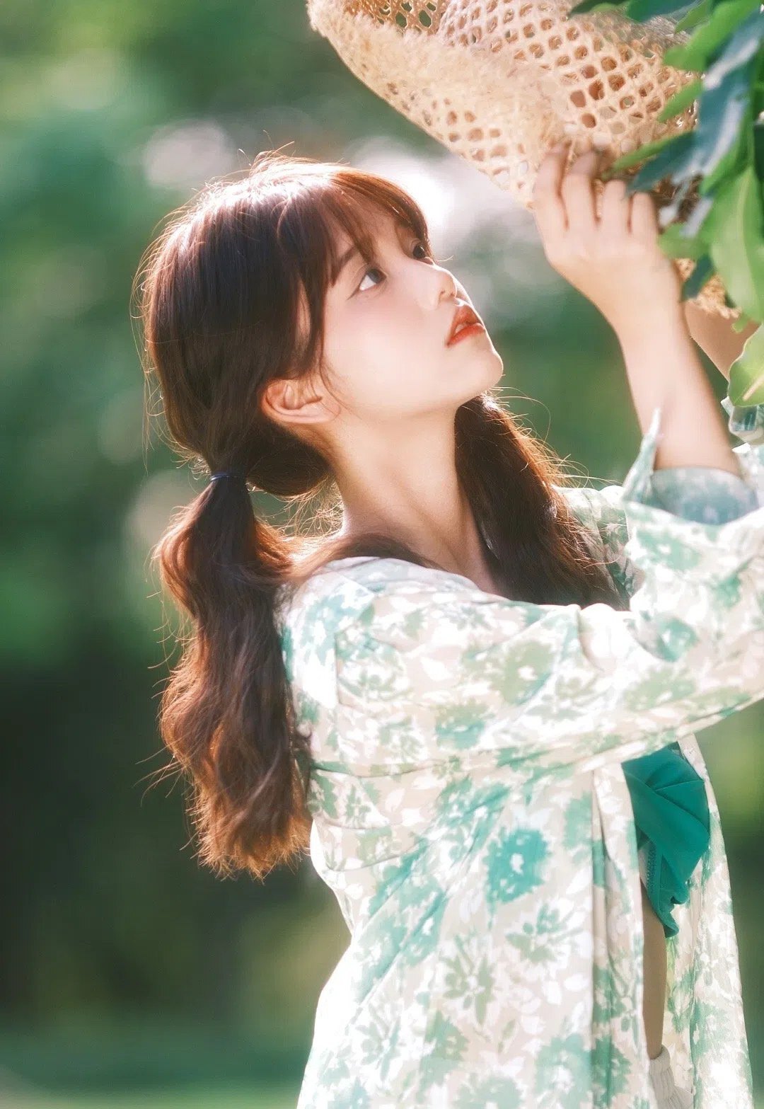 清新草地写真：迷人的可爱风