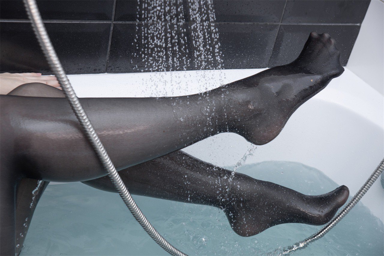 沐浴黑丝：湿润风情系列