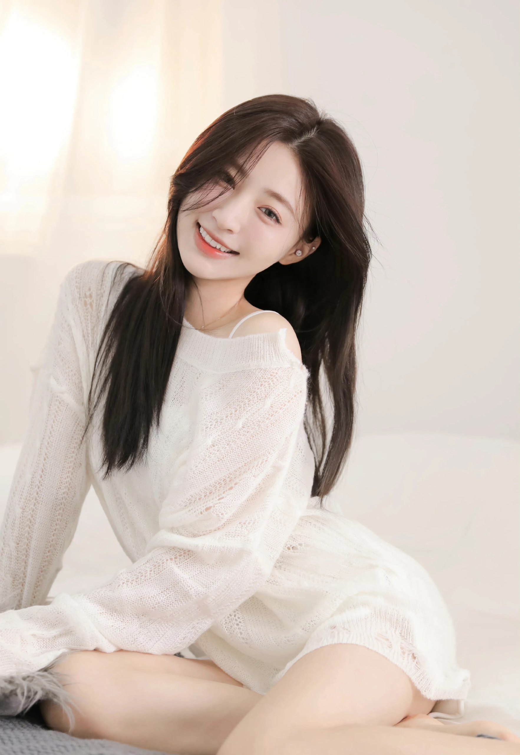 清纯白衣写真：迷人的少女