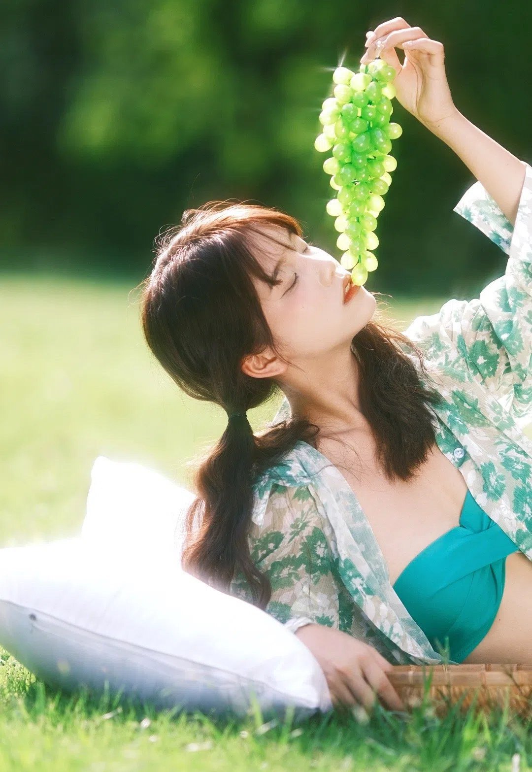 清新草地写真：迷人的可爱风