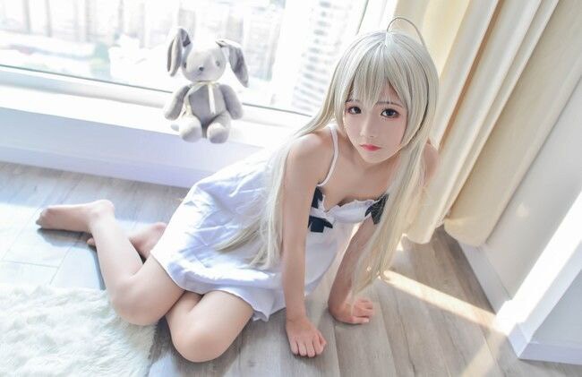 梦幻Cos：白发少女的摇篮时光