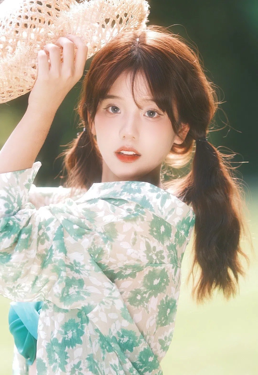 清新草地写真：迷人的可爱风