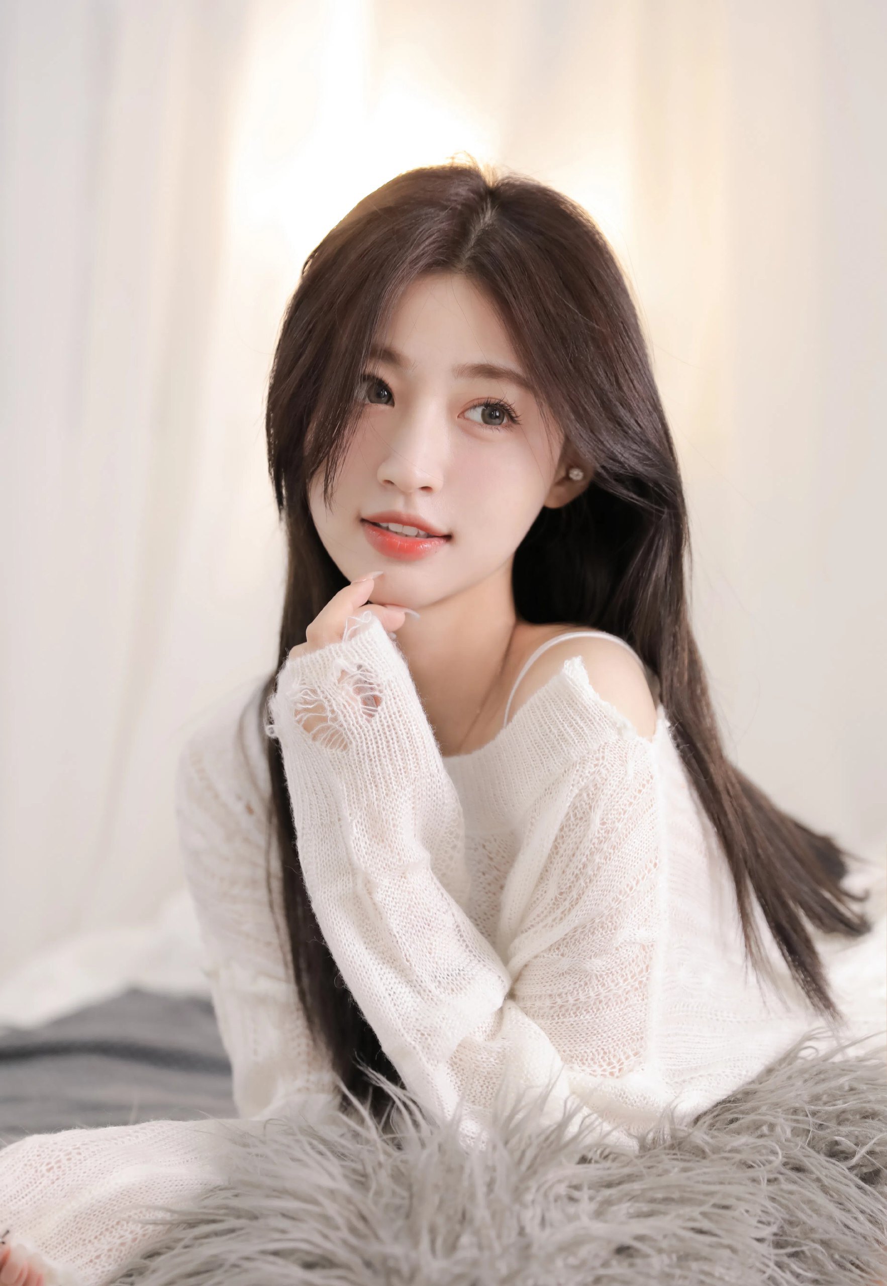 清纯白衣写真：迷人的少女