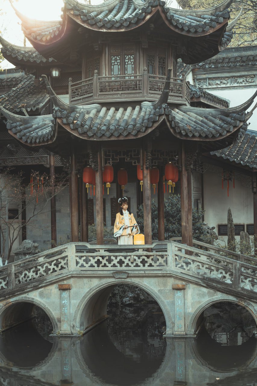 穿汉服挑灯笼，古典与风情的完美交融