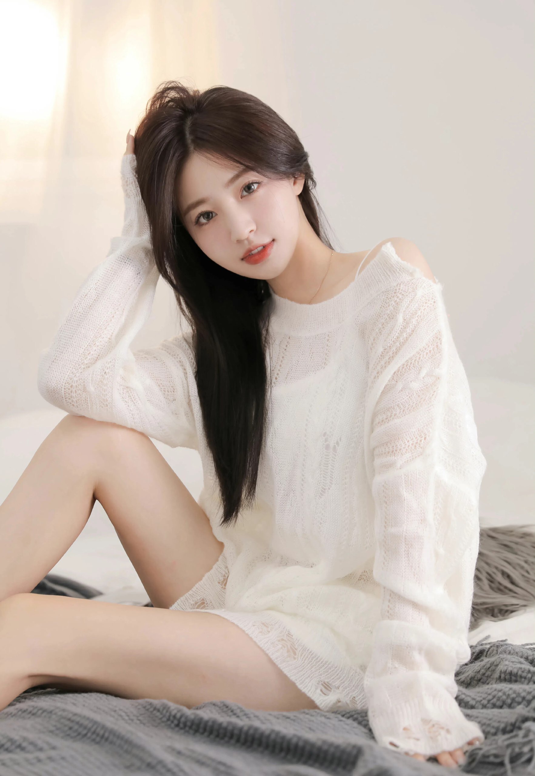 清纯白衣写真：迷人的少女