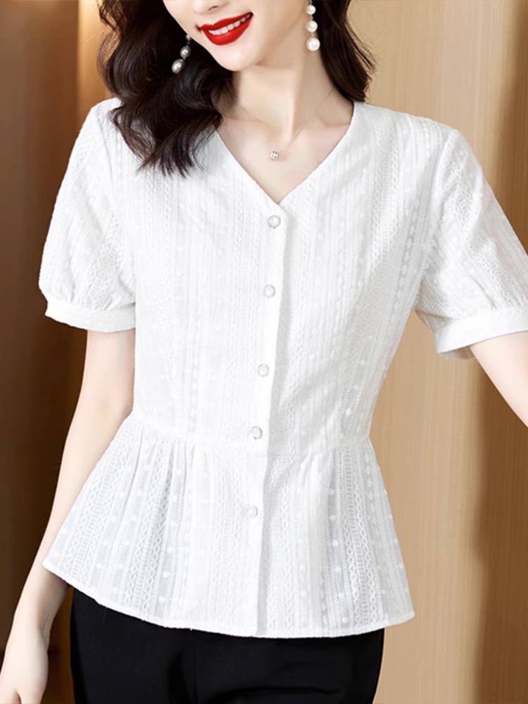 2025夏季设计感短袖衬衫女小众款显瘦V领上衣穿搭灵感