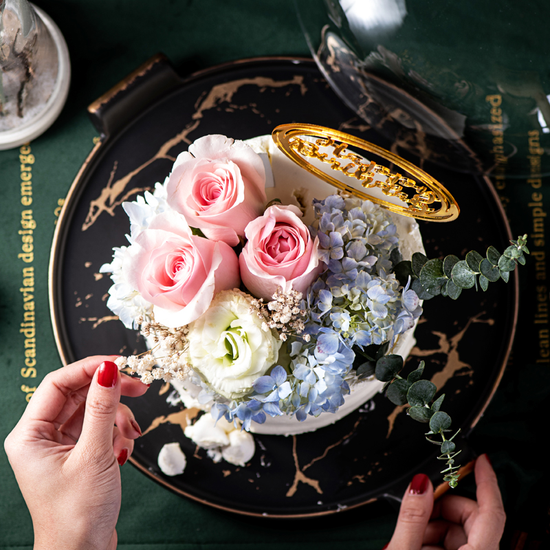 Creative European cake plate ceramic fruit snacks of bread dessert dribbling the glass cover ears tray was try dish