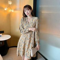 2021 new Korean version of the dress niche explosion womens French romantic long-sleeved floral V-neck vacation skirt women