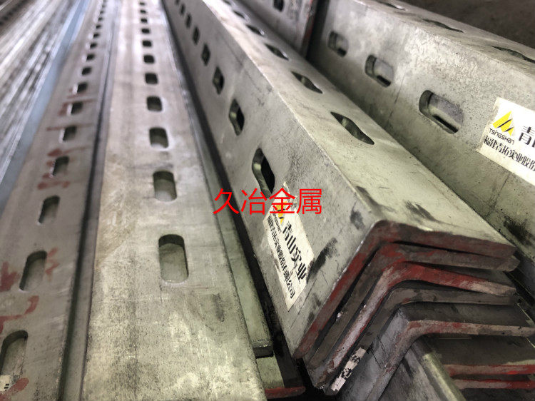 304 new Qingshan China mainland Jiangsu Province Wuxi City 304 stainless steel punched hole with hole 304 angle steel