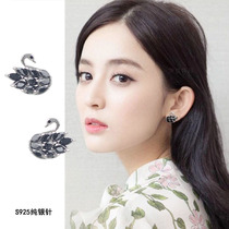 Black swan earrings 2019 net red simple Korean Gulinaza March 30 10 years Yuan Lai same earrings