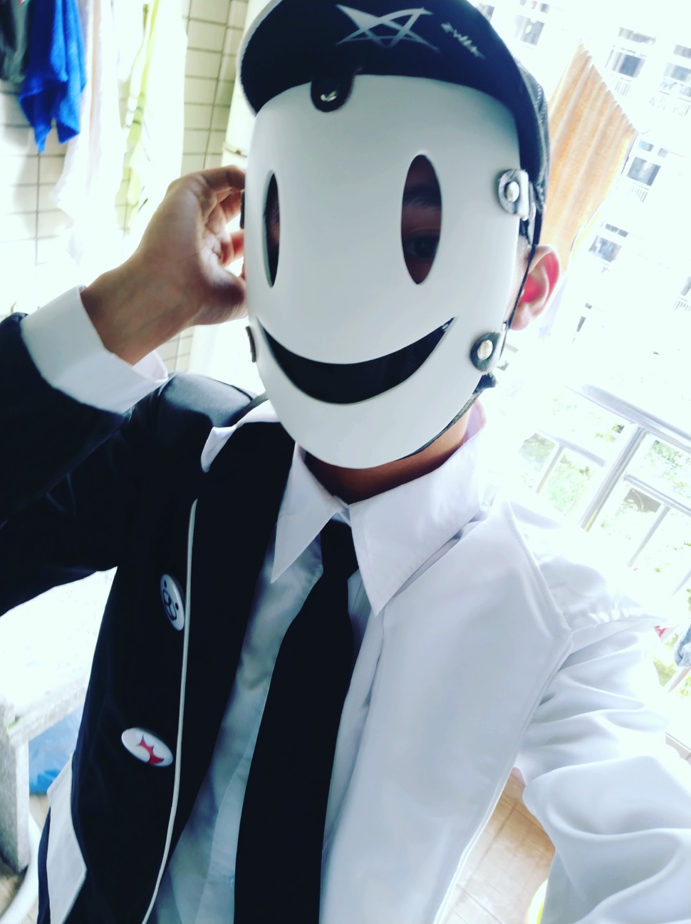 Robot white Halloween Day of the Dead mask Sky invasion mysterious member Tokyo horror 2D whole person cool