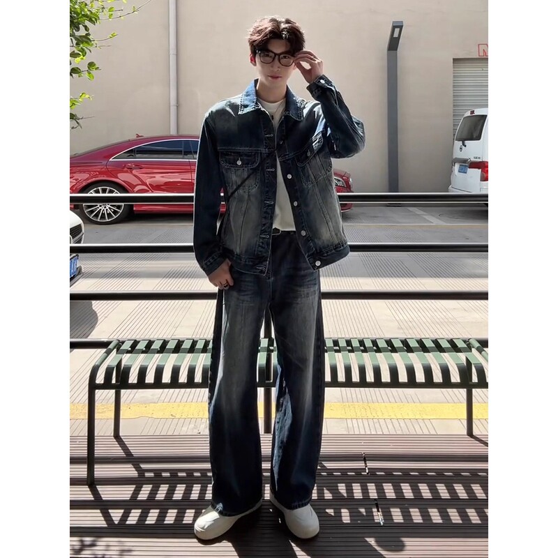 Korean Uamtor Men's Suit, Autumn Vintage Blue Short Denim Jacket, Stylish and High-End Flared Jeans Korean Uamtor Men's Suit, Autumn Vintage Blue Short Denim Jacket, Stylish and High-End Flared Jeans