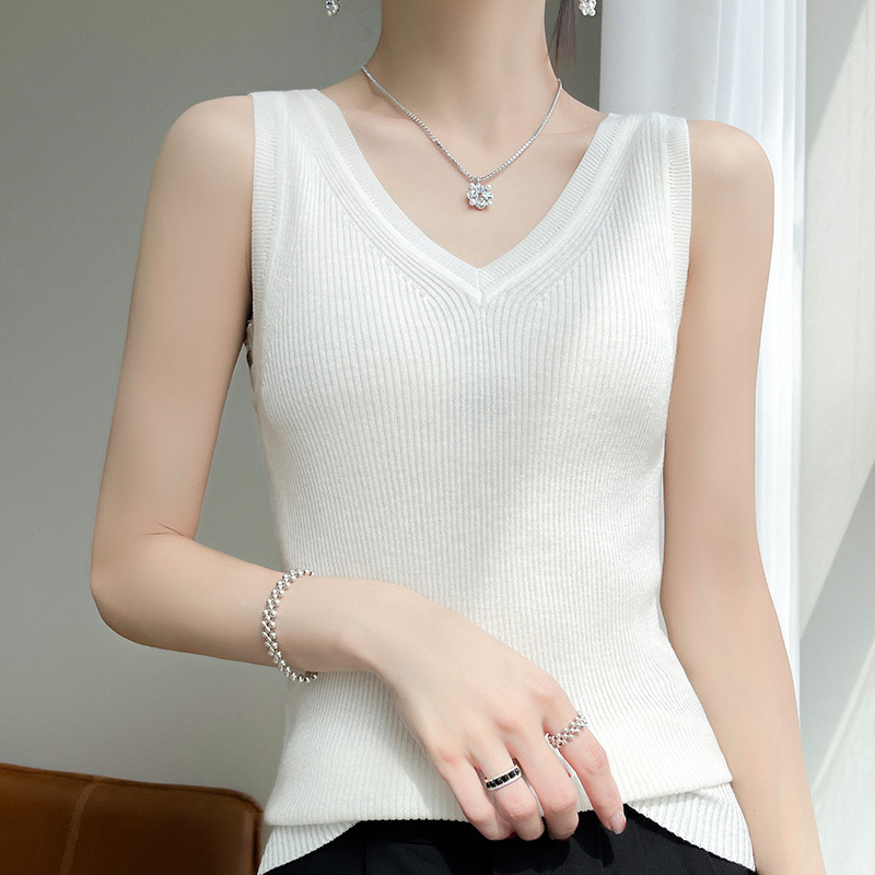 Reversible and More Practical, Fine-Spun Wool V-Front U-Back Collar Camisole with a Sleeveless Versatile Knit Top for Women