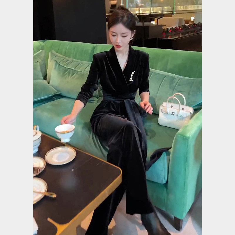 Autumn new high-end light extravaganza with superior sense temperament name Yuanyuan Small Fragrant Wind Black Velvet Conjoined Pants Suit Woman-Taobao